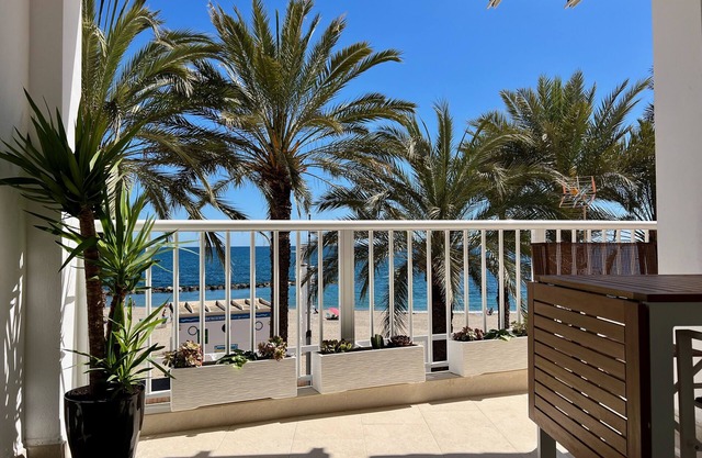 Modern studio with terrace and amazing sea view!