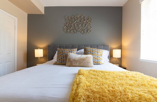Modern Suite*VIP*WIFI*Pool*2 King beds*AC