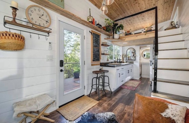 Modern Tiny House, feels like a Country Retreat