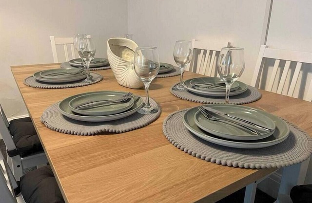 Modern Tree View House- TV in every Bedroom!