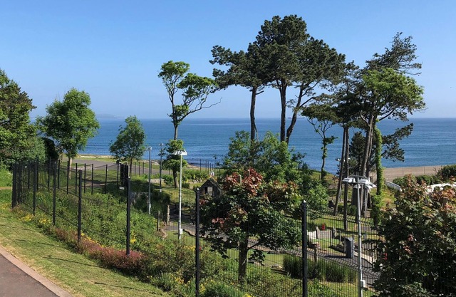 Modern two bedroomed apartment a stone's throw to Bangor Marina