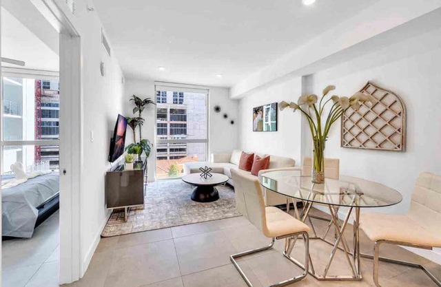 Modern Unit in Downtown Miami With Free Parking