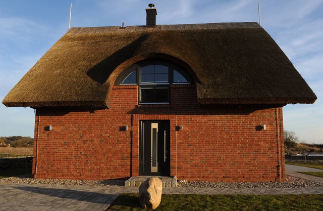 Modern vacation home near the beach (700m) and direct lake view