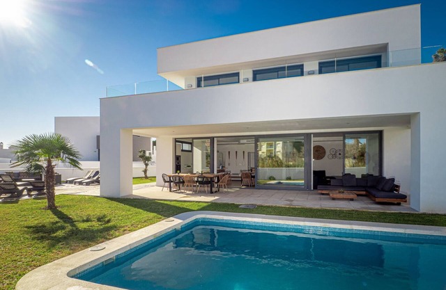 Modern villa near the sea