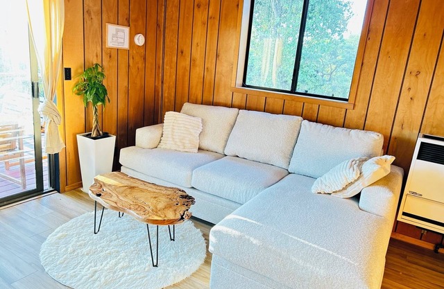 Modern Yosemite Escape Serene 10-Acre Getaway at Twisted Manzanita