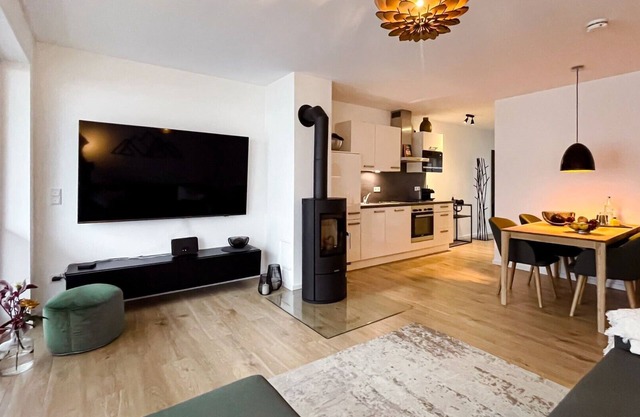 Moderne Ferienwohnung im Stadtzentrum: 3 Zimmer, Südbalkon und Infrarotkabine fü