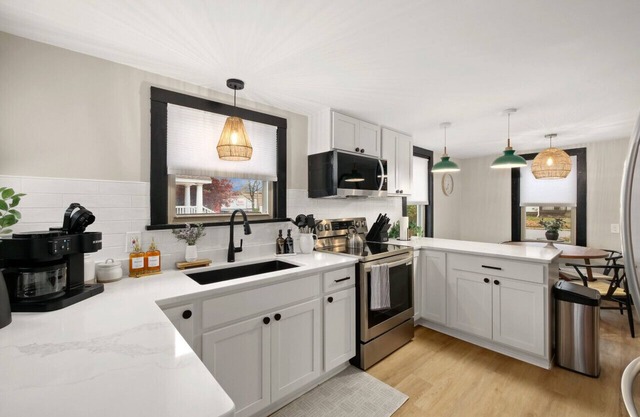 Modernized Historical Home in Downtown Medina w/Hot Tub