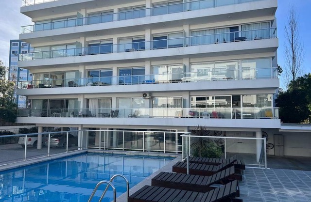 Moderno Apart y amplio en Punta del Este 2 piscinas