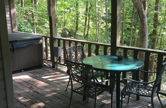 Mohican Cabin Quaint and Relaxing Getaway Hot Tub