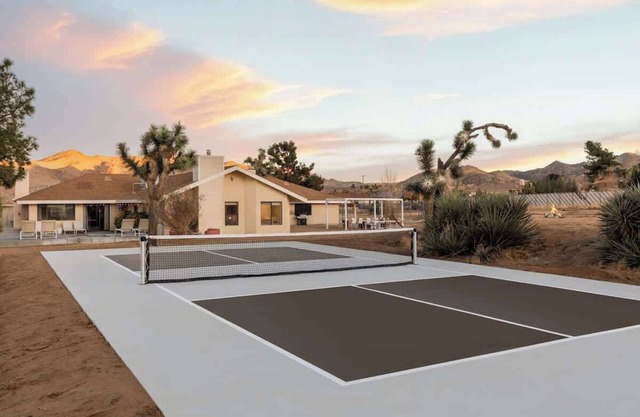 Mojave Moon- Group Retreat w/Pool,Spa & Pickleball