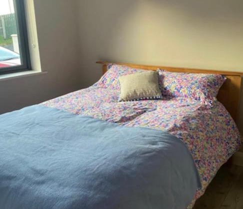 Monaghan Town House sleeps 12 5 mins walk to Town Centre