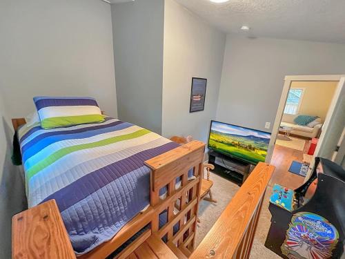 Monarch Cove Home off West Lake