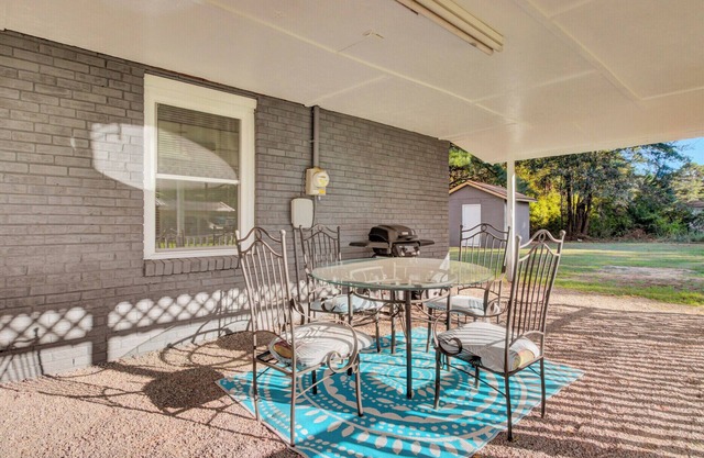 Moncks Corner Cozy Apt near Downtown