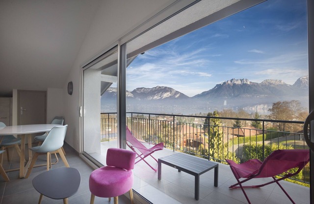 Mont Blanc Apartment - Lake View Floor 2