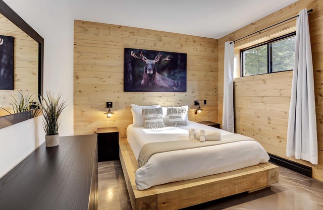 Mont-Tremblant Luxury Chalet – Hot Tub, Sauna, Fireplace & Lake Access