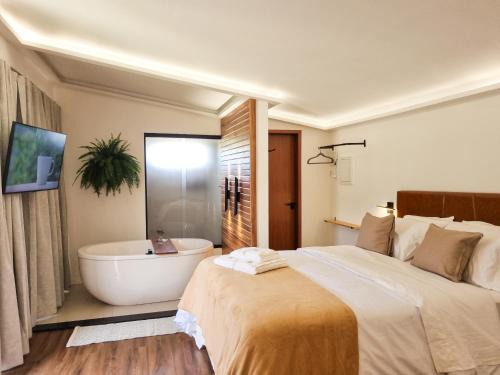 Monte Paraíso - banheira e vista da Pedra Menina