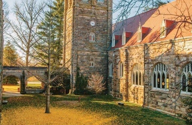 Monteagle Modern Home -Awesome Location-New Spring Specials!