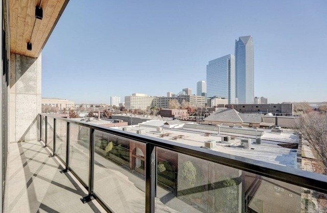 Month-to-Month High End 2BR Apt.