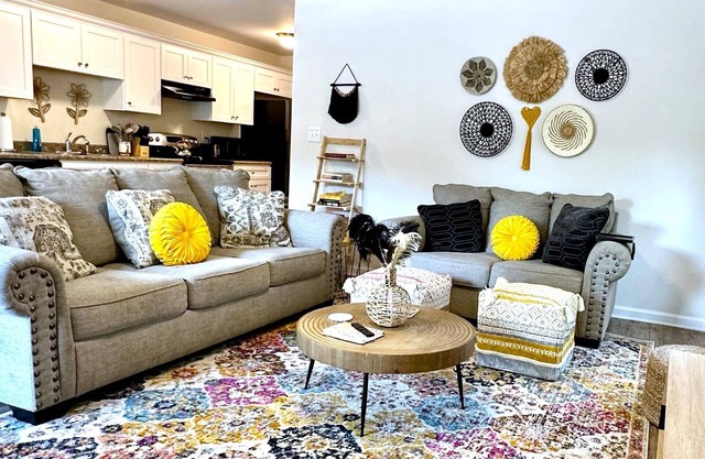 Monthly Boho-unit | Sleeps 6 | King Bed | Easy Parking, NO stairs