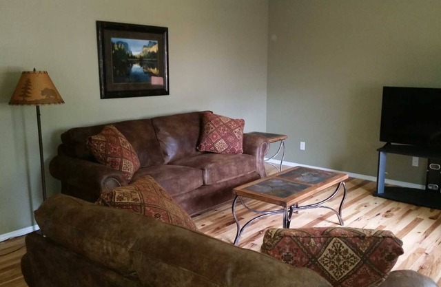 Monthly rental! Deluxe 3 Bedroom 2 bath home with full kitchen; Washer & Dryer; sleeps up to 6