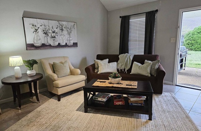 MONTHLY STAYS-Spacious Cordova Home Near Malls and Downtown Memphis