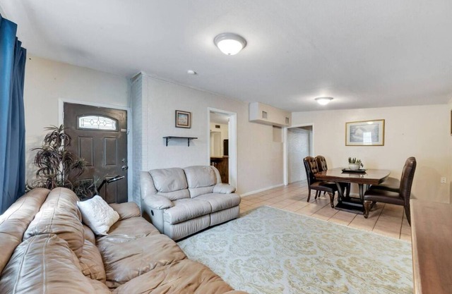 Montu's Landing! Rare Find 6 Bedroom House at Busch Gardens! Sleeps 15!