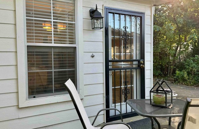 Moody Blues Studio Perfect for Work or Romance