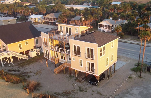 Moon Tide|Oceanfront Showplace|Dog Friendly|Elevator|Rooftop Deck|Family-Friendly Amenities