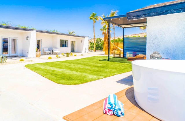 Moonlite Nights Desert Stay w Soaking Tub