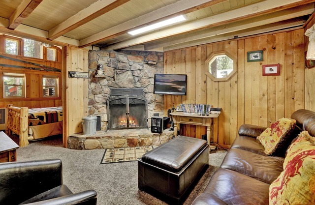 Moonridge R n R Retreat Cottage at Big Bear