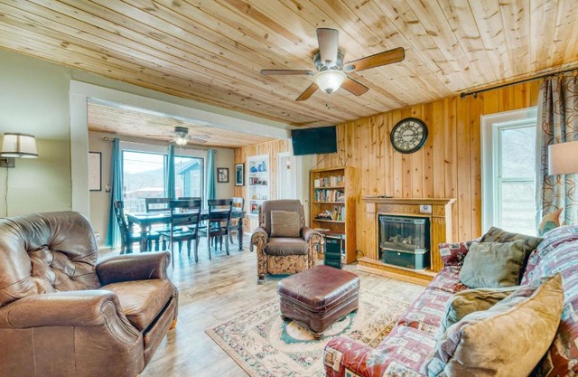 Moonshiners Cabin Serene Mountain Views plus Firepit