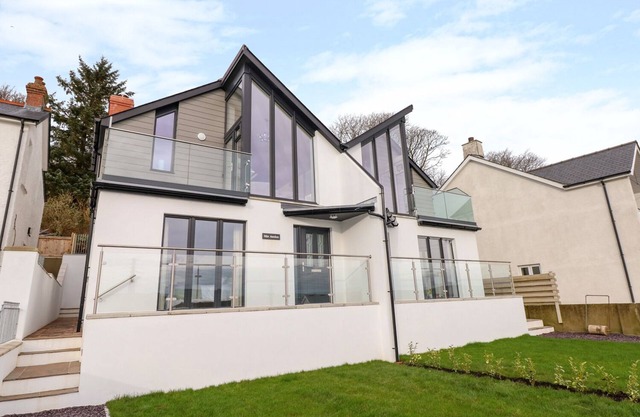 MOR AWELON, family friendly, luxury holiday cottage in Goodwick