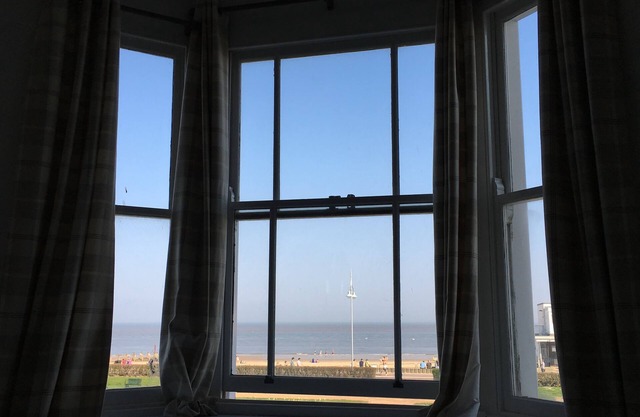 Moray Seaview is a Suffolk coast beach apartment with uninterrupted seaviews