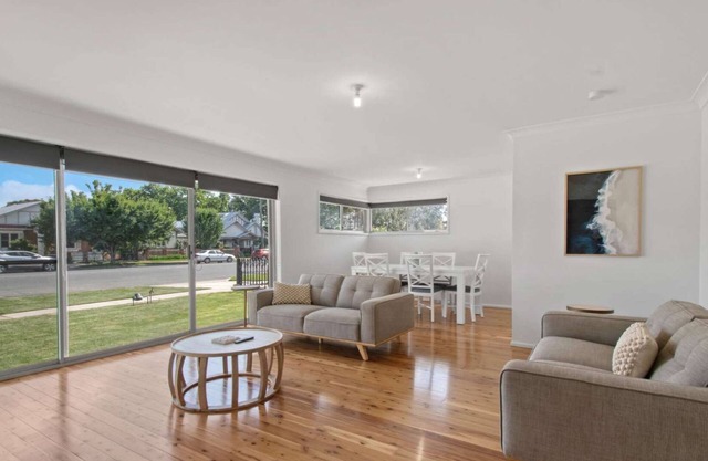 Morgan Abode - Walk to CBD, Modern Escape