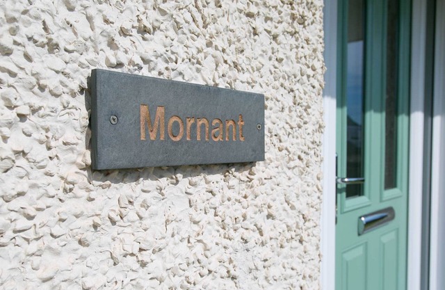 Mornant - a coastal that sleeps 6 guests in 3 bedrooms