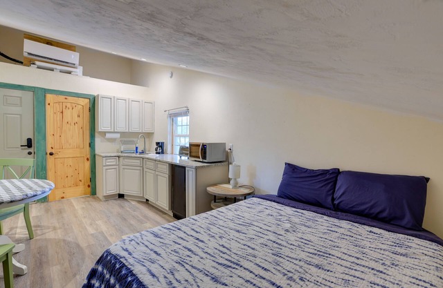 Morriston Studio: 13 Mi to World Equestrian Center