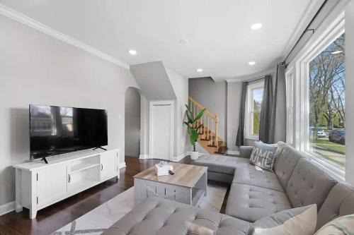 Morton Grove w Game Room & Huge Yard