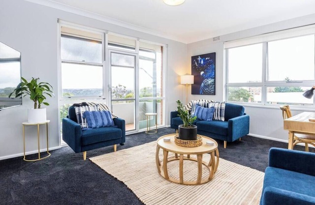 Mosman Views, 2bed, Parking, 15min Walk to Beach