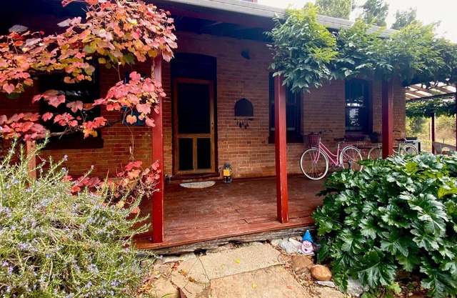 Moss Hollow Cottage Farmstay