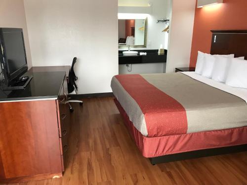 Motel 6-Alma, AR l-40