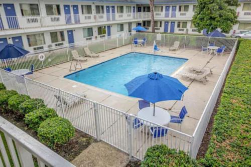 Motel 6-Conroe, TX