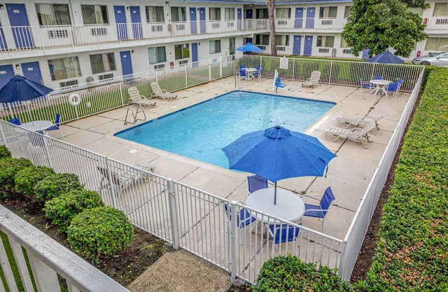 Motel 6 Conroe, TX