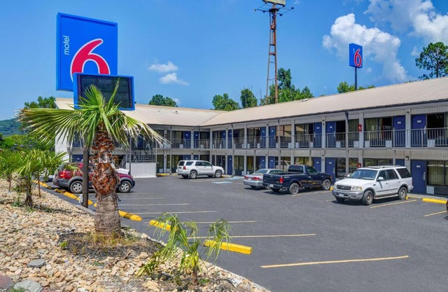 Motel 6-Dalton, GA