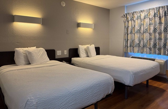 Motel 6 Simi Valley, CA