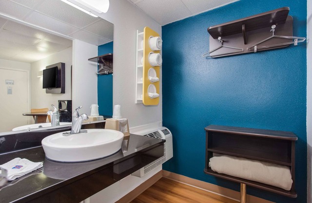 Motel 6 Walterboro, SC