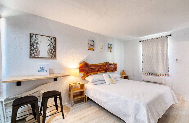 Motel unit 8 · Lovely one bedroom with parking on premise.