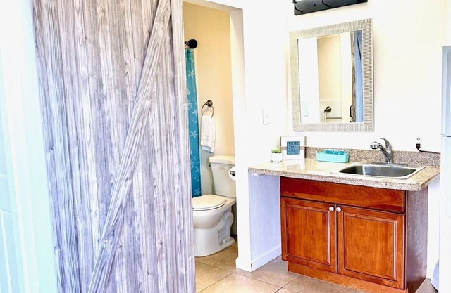 Mountain and ocean views -5 minutes from the PCC