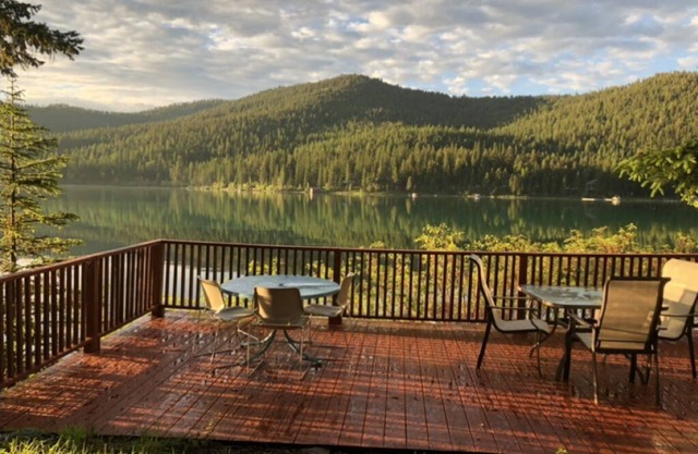 Mountain cabin just steps away from Ashley Lake