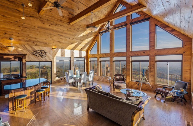 Mountain Cabin with 180 degree panoramic views just 15 minutes from Hanging Rock