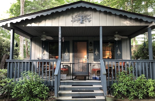 Mountain Cottage in Resort Setting